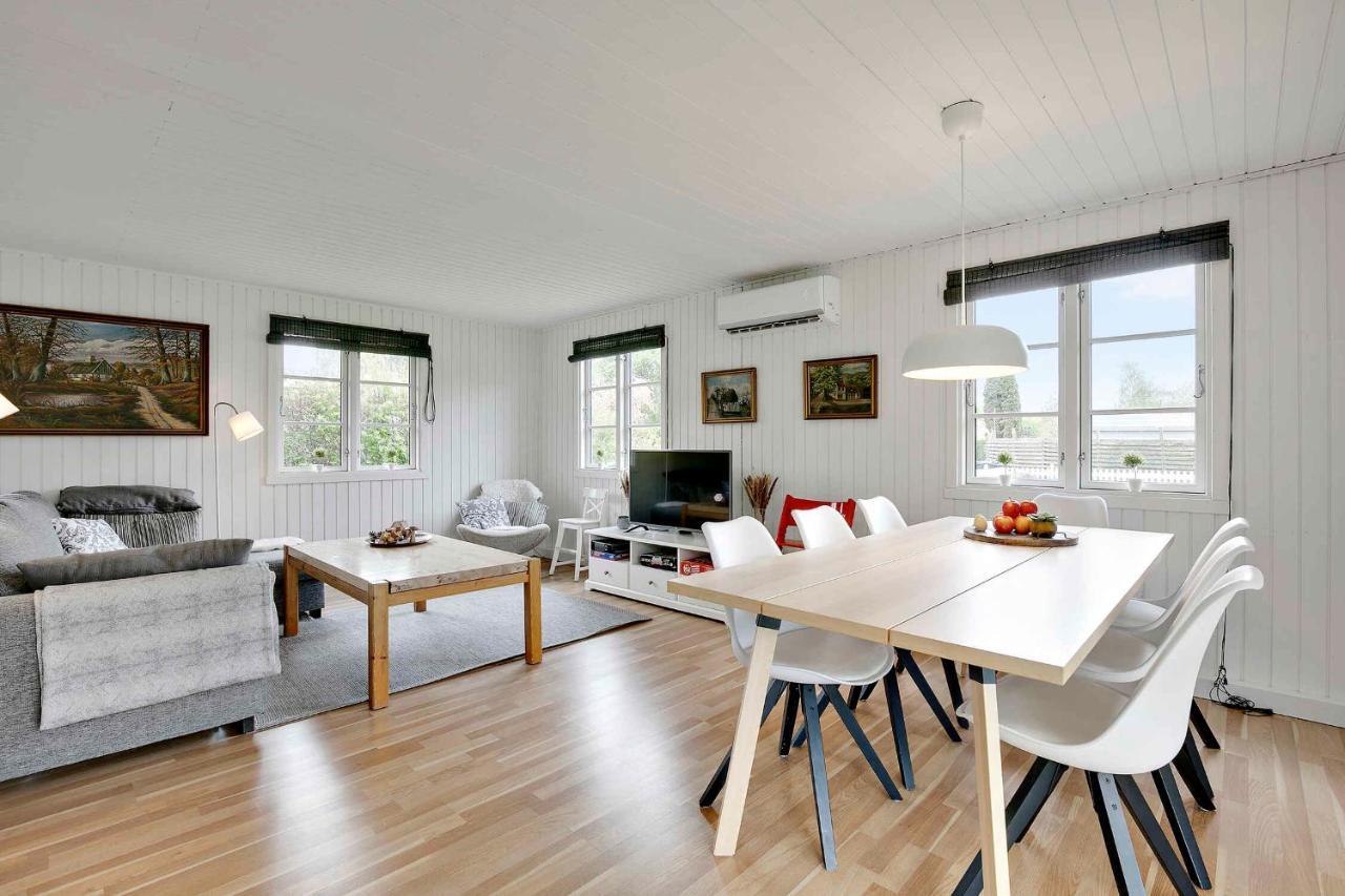 Nyistandsat Sommerhus Med Kaerlighed Og Sjael Kyndelose Luaran gambar