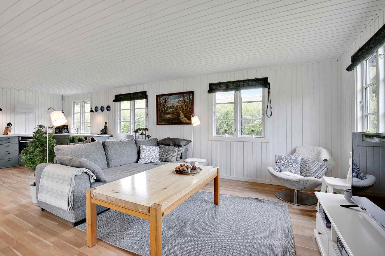 Nyistandsat Sommerhus Med Kaerlighed Og Sjael Kyndelose Luaran gambar