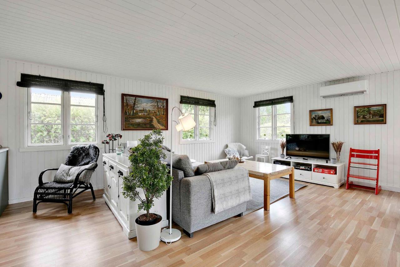 Nyistandsat Sommerhus Med Kaerlighed Og Sjael Kyndelose Luaran gambar