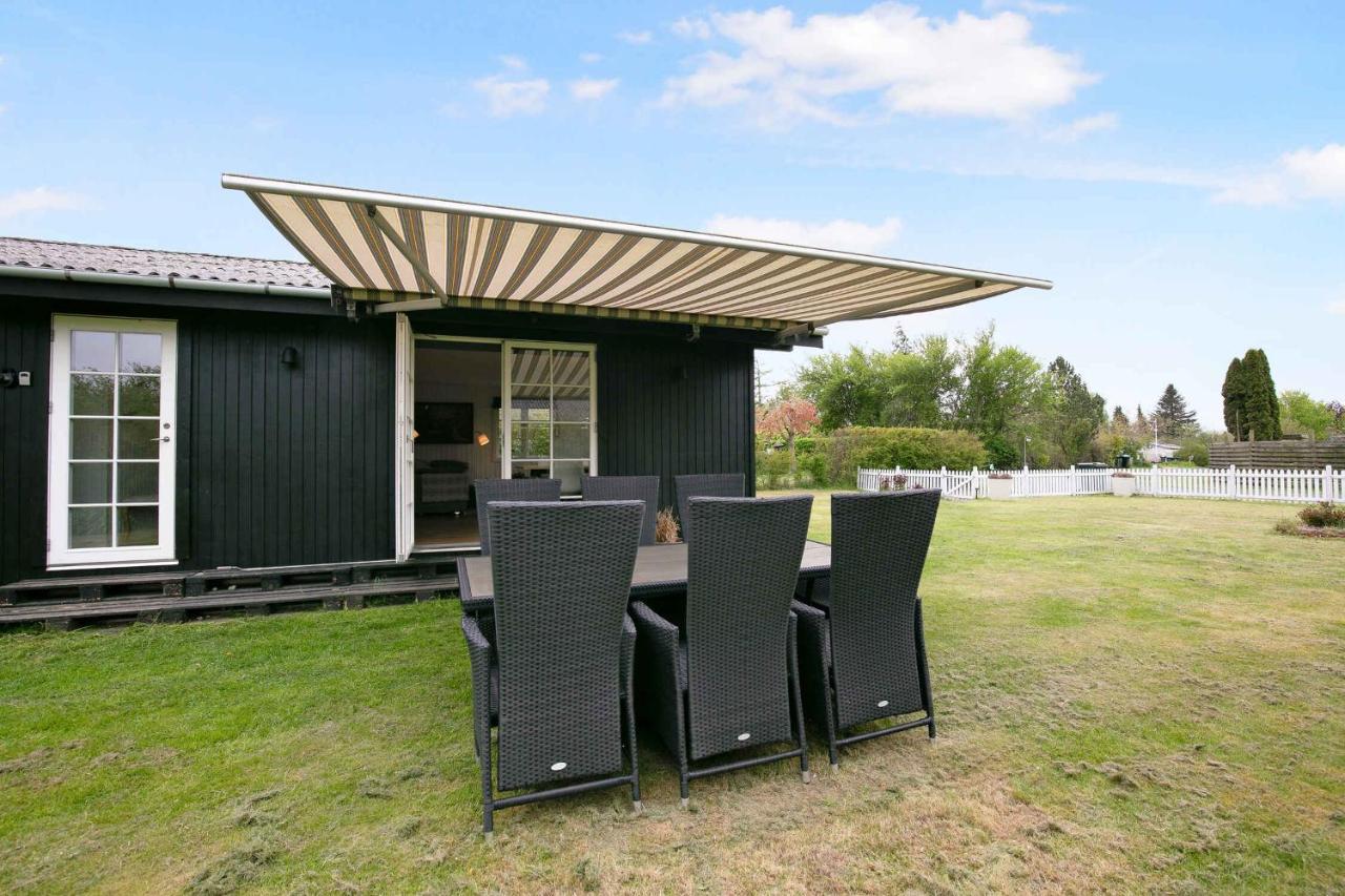 Nyistandsat Sommerhus Med Kaerlighed Og Sjael Kyndelose Luaran gambar
